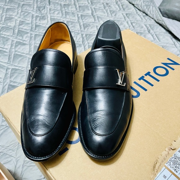 selling my LV shoes - Picture 5 of 9